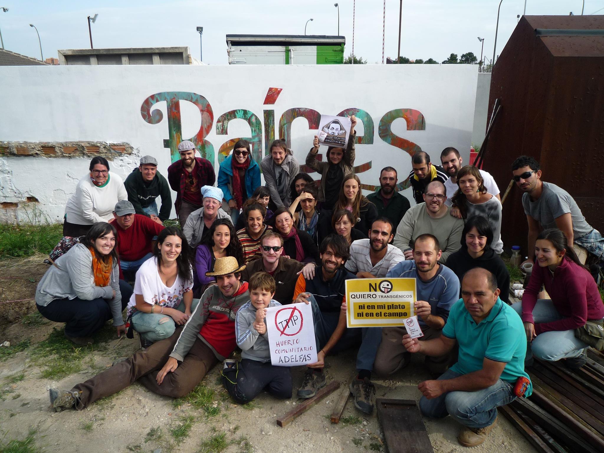 Connecting the garden to the world. Photo-action against TTIP in Adelfas community garden. Credit: Manuel Muñoz